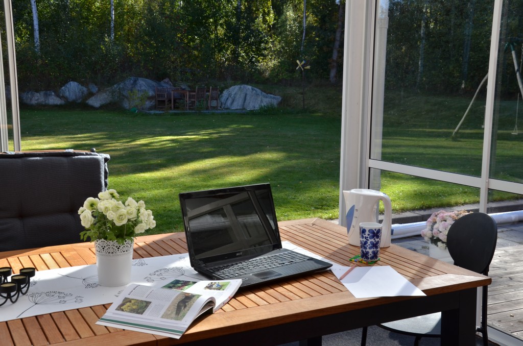 Bild över en distansstudents hemmiljö. 